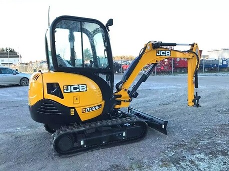 mini digger hire service 02